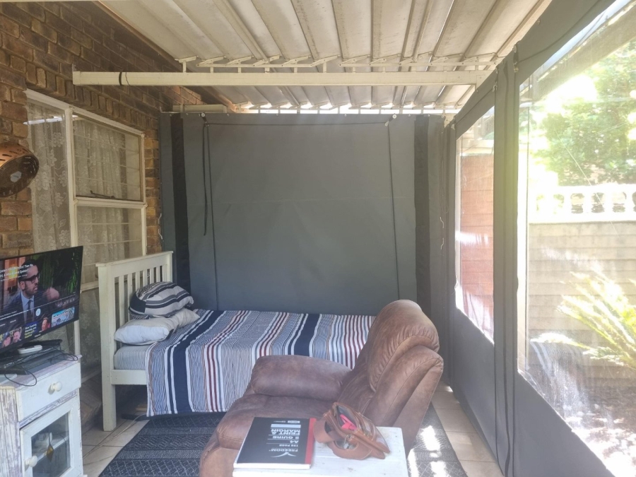 1 Bedroom Property for Sale in Meerhof North West